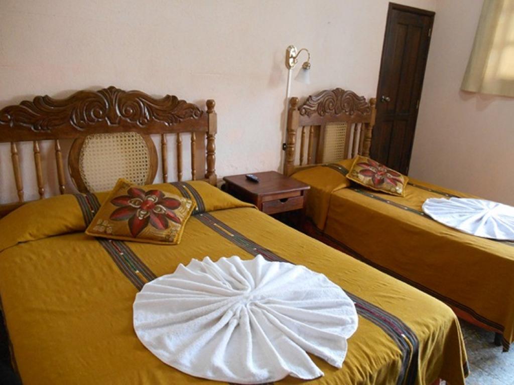 Hotel El Chaparral Panajachel Room photo
