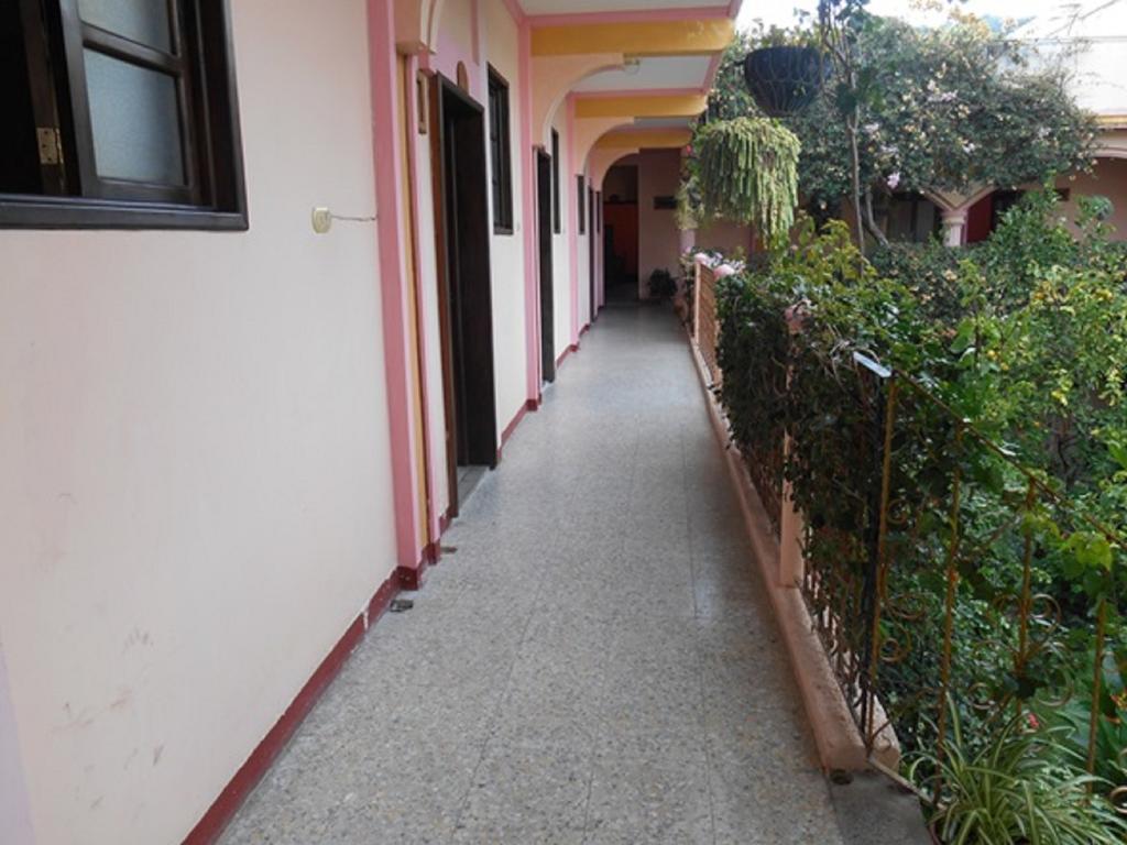 Hotel El Chaparral Panajachel Exterior photo